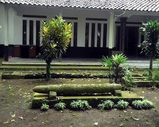 Batu Lingga Yoni